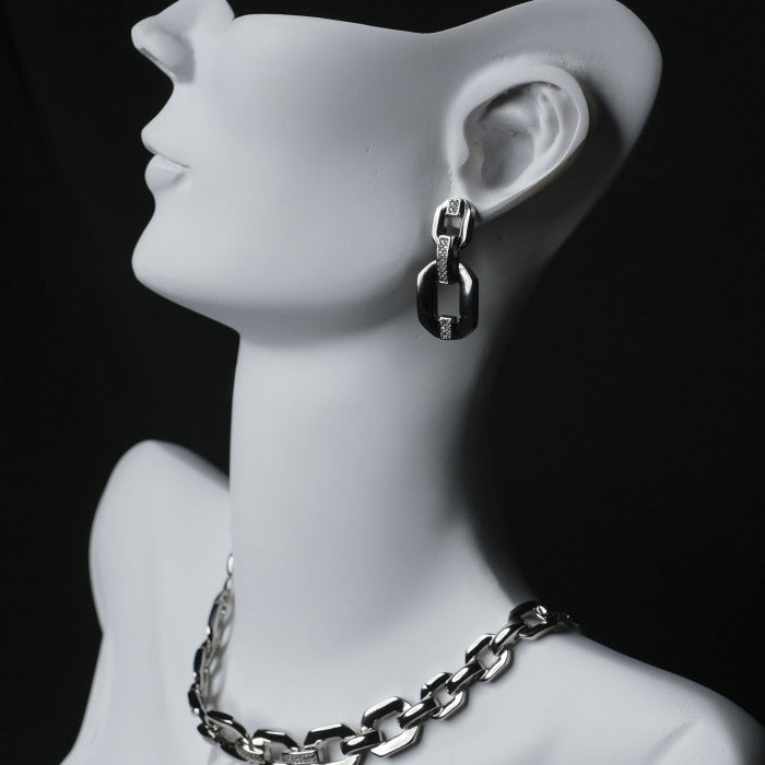 Chain Glamour