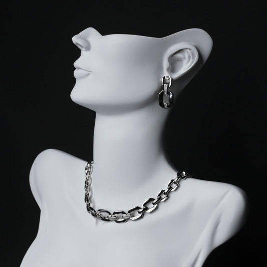 Chain Glamour